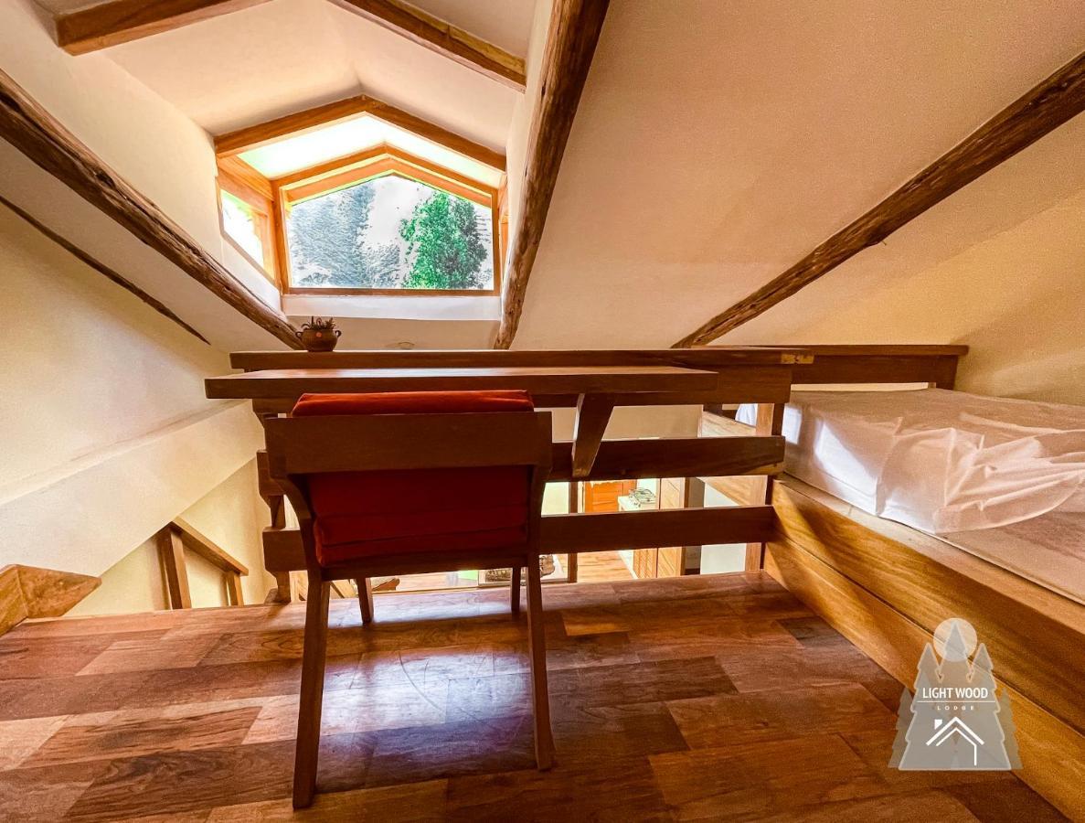 Light Wood Hotel Calca Екстериор снимка