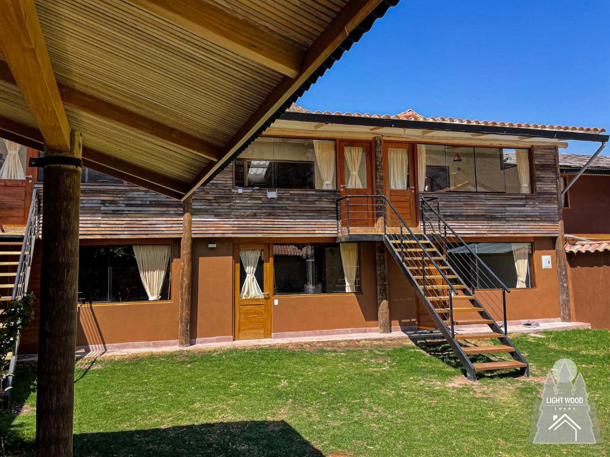 Light Wood Hotel Calca Екстериор снимка