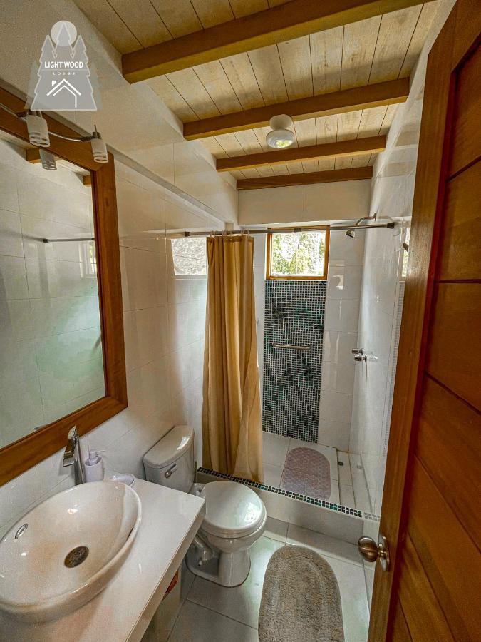 Light Wood Hotel Calca Екстериор снимка
