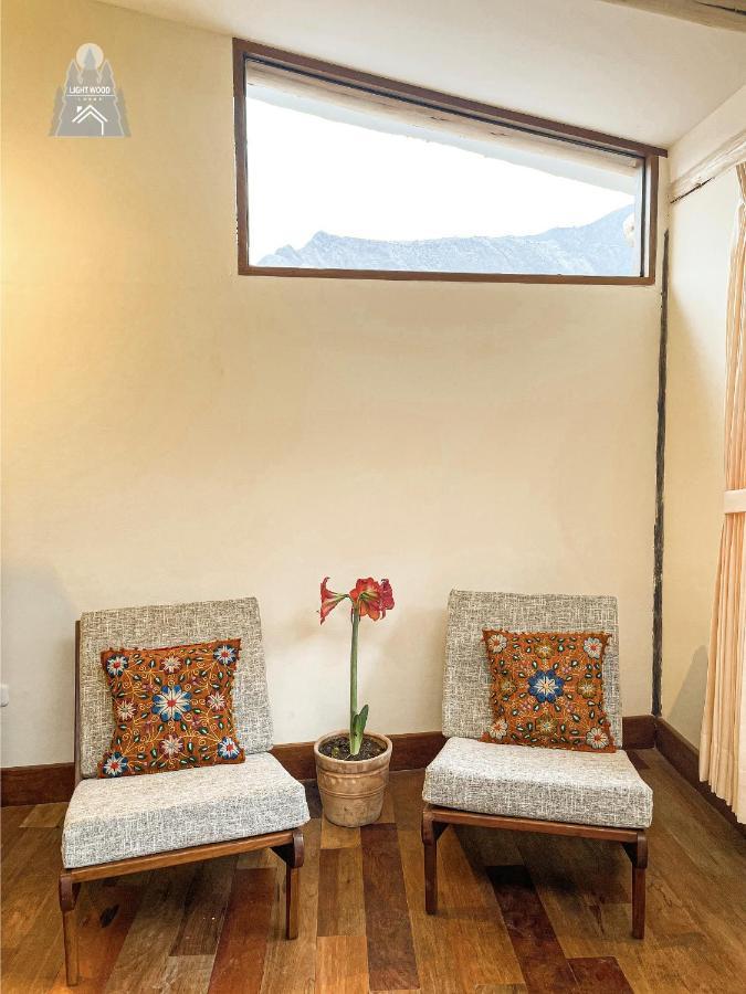 Light Wood Hotel Calca Екстериор снимка