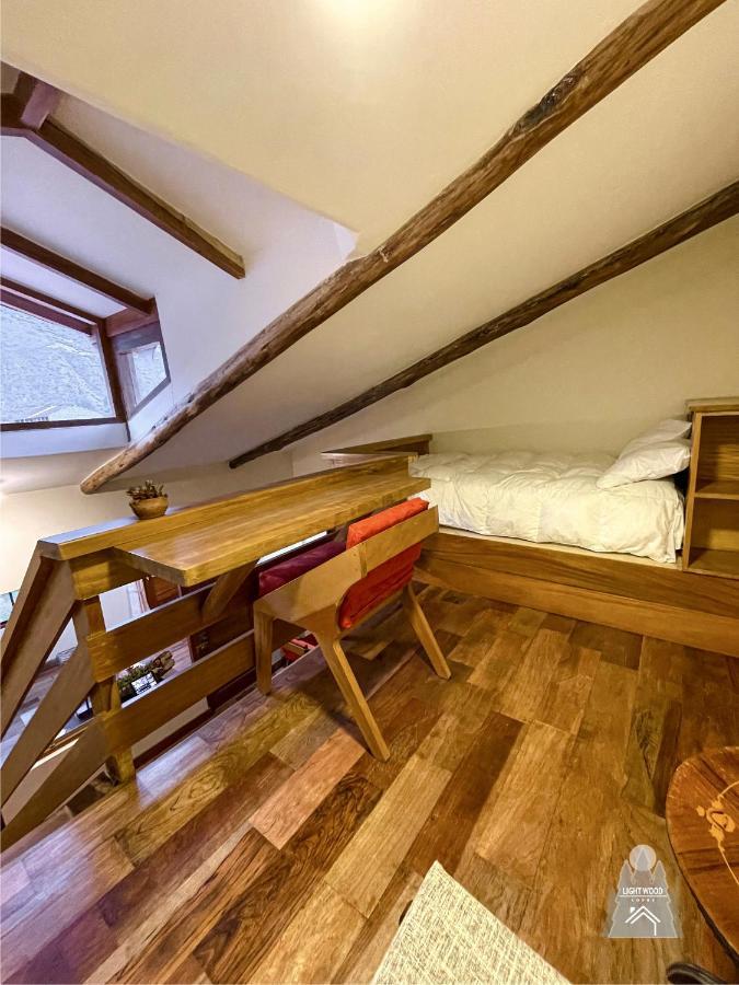 Light Wood Hotel Calca Екстериор снимка
